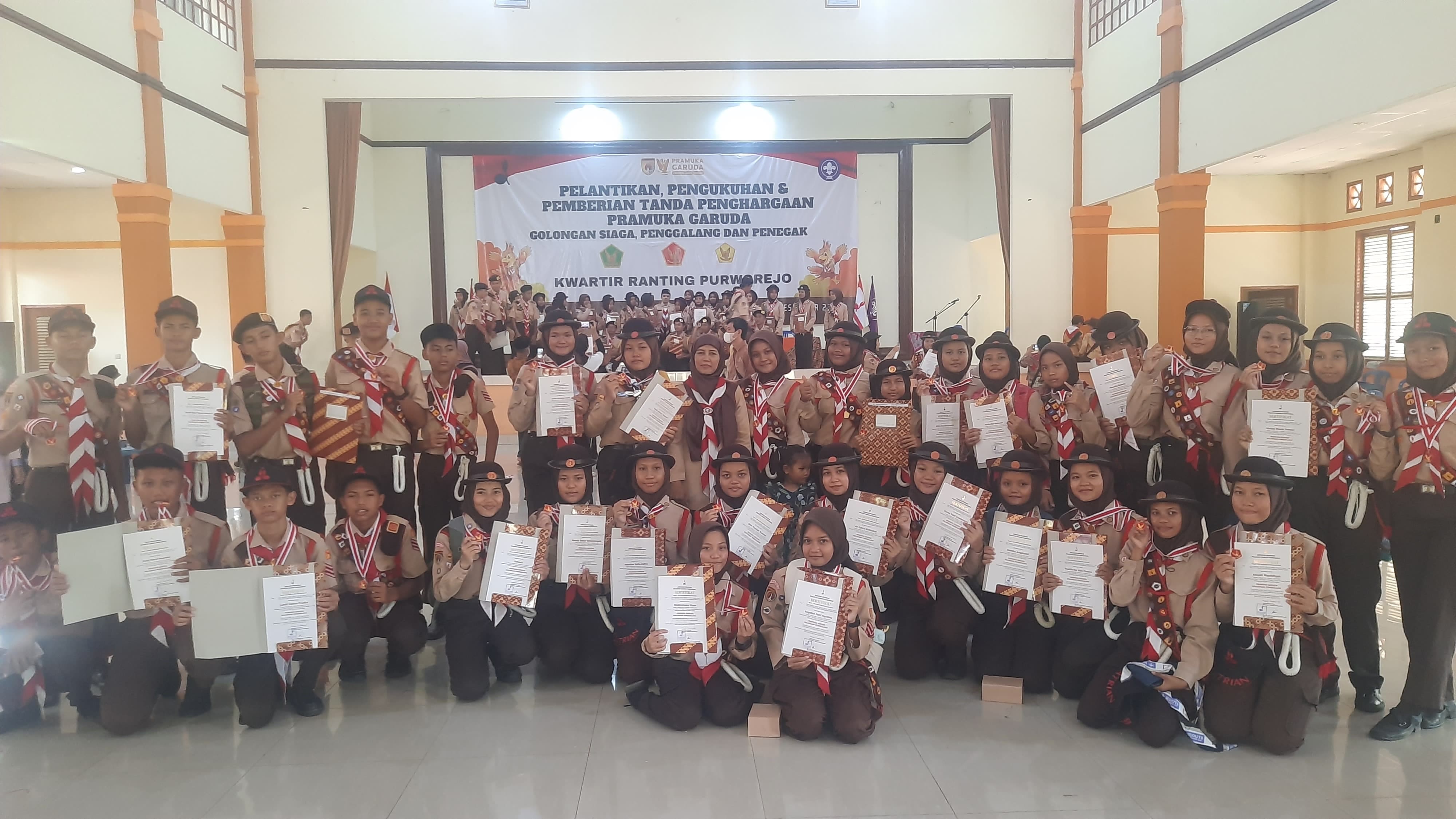 MEMBANGGAKAN ! 37 SISWA SMP NEGERI 6 PURWOREJO DILANTIK MENJADI PENGGALANG GARUDA !